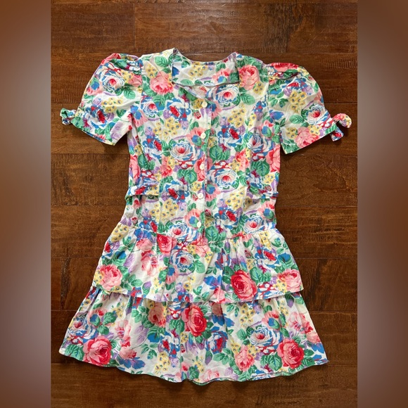 SOLD beautiful vintage floral dress made in canada - Picture 6 of 6